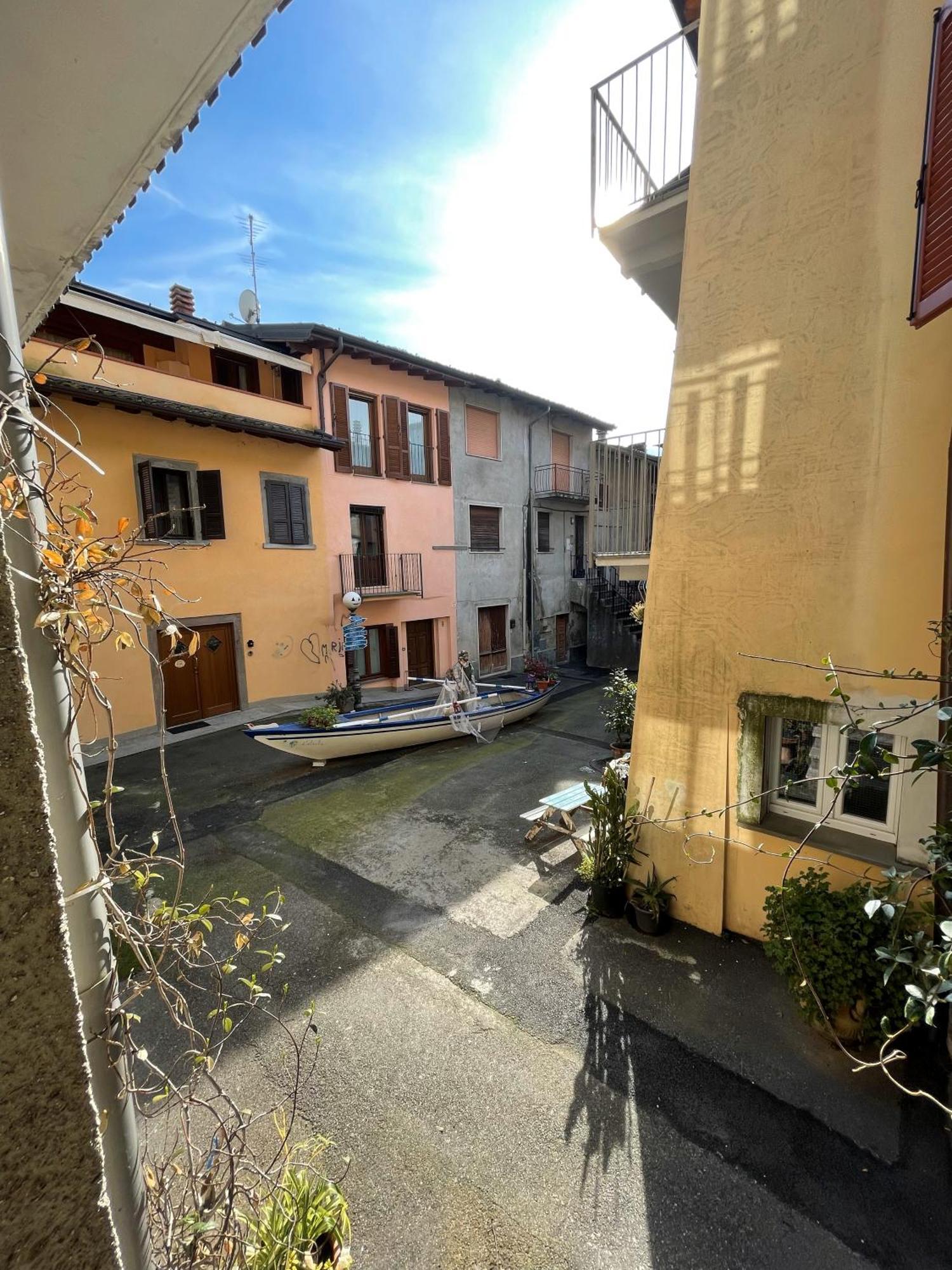 Villa Casa Berlai, Bilocale Sul Lago Pisogne Exterior foto